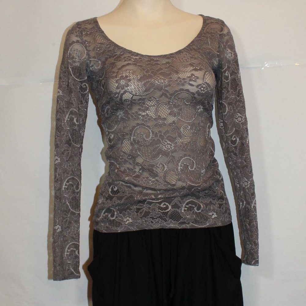 Aritzia TALULA Clarendon grey lace top size Small